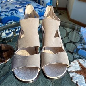Jambu Sandal
